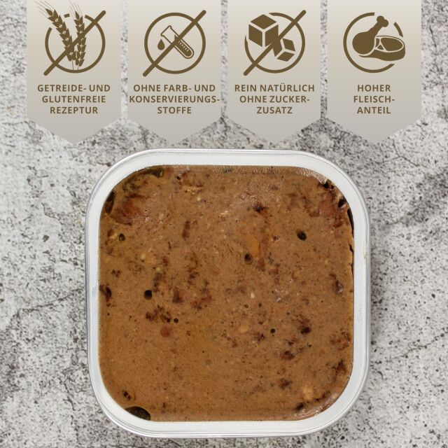 Geöffnete Katzenfutter-Schale. Symbole: Getreidefrei, ohne Farb- und Konservierungsstoffe, ohne Zuckerzusatz, hoher Fleischanteil.