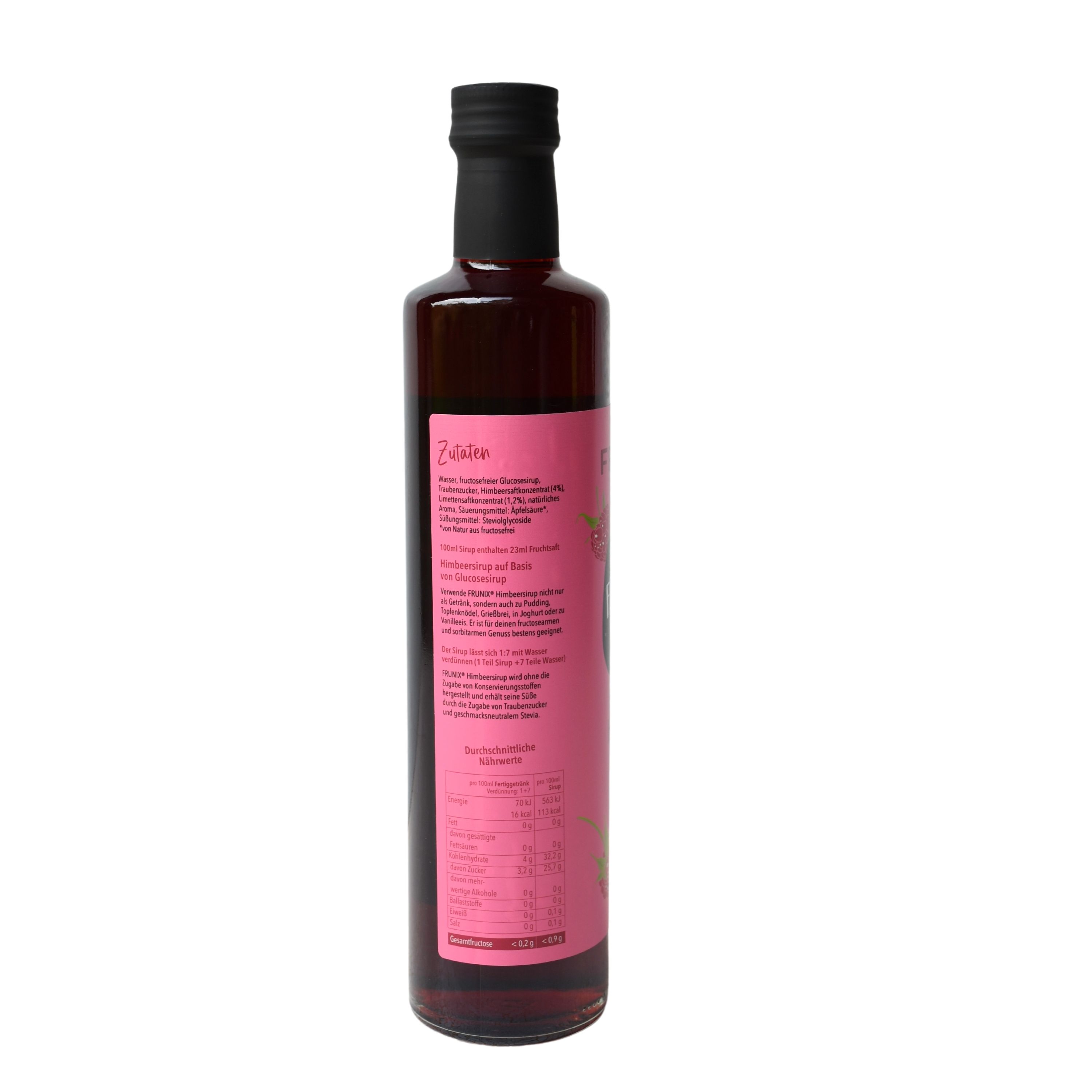 Flasche mit Himbeersirup. Rosa Etikett mit Text. Schwarzer Verschluss. Klarer Inhalt.