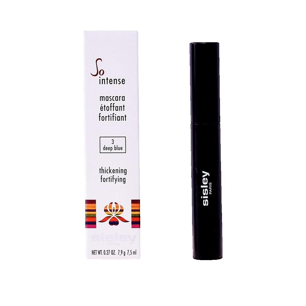 Weiße Verpackung mit Produktname und -details. Schwarze Mascara daneben.