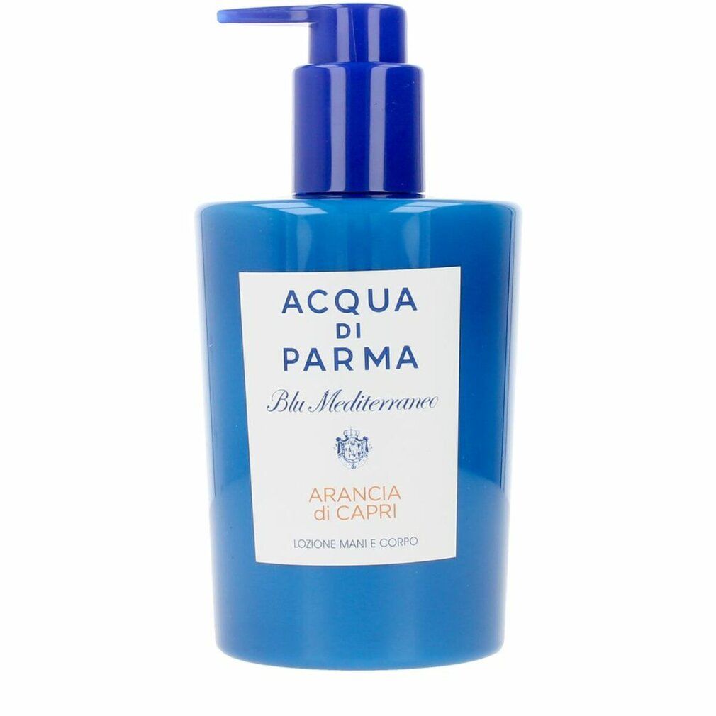 Blaue Flasche mit Pumpverschluss. Weißes Etikett mit Text: Acqua Di Parma, Blu Mediterraneo, Arancia di Capri, Lozione Mani e Corpo.