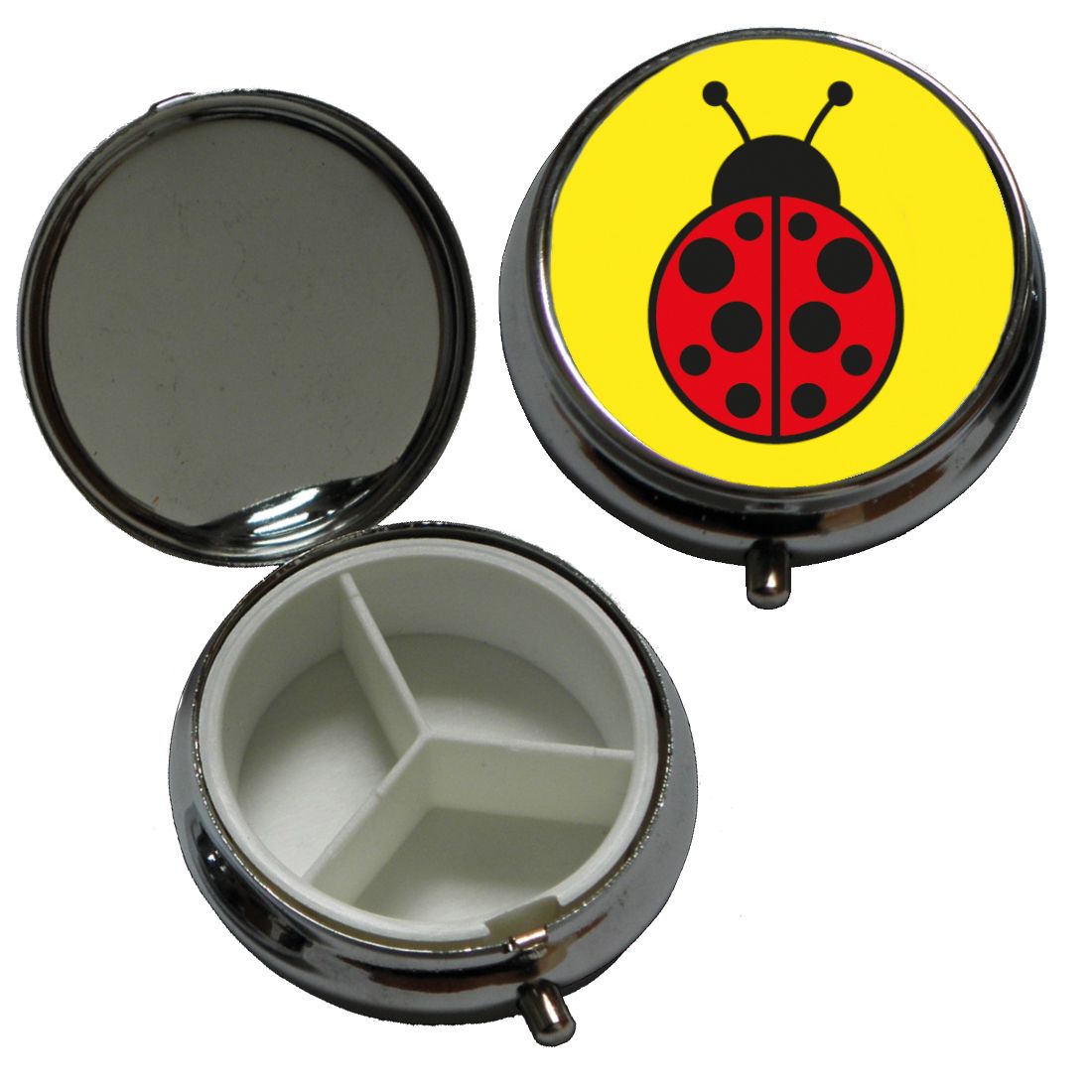 Runde, silberfarbene Pillendose mit Marienkäfer-Motiv auf gelbem Grund. Innenaufteilung in drei Fächer, mit Spiegel im Deckel.