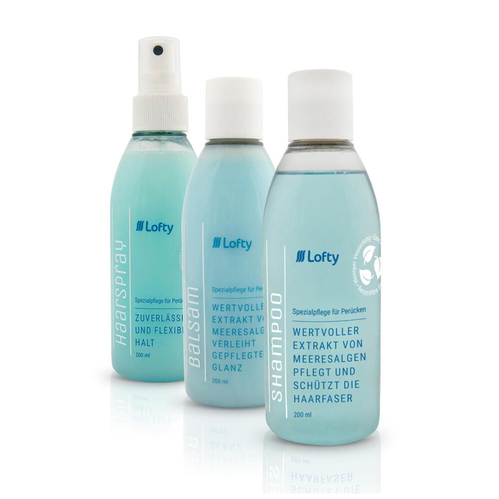 Drei Flaschen Lofty Pflege-Set. Haar-Spray, Balsam und Shampoo. Hellblaue Flüssigkeit, weiße Deckel. Beschriftung in Weiß.