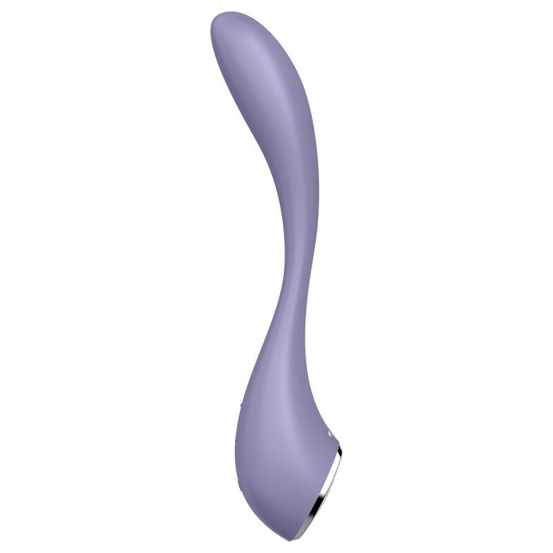 Lila Vibrator mit geschwungener Form. Glatte Oberfläche. Silberfarbenes Ende. Auf weißem Hintergrund.
