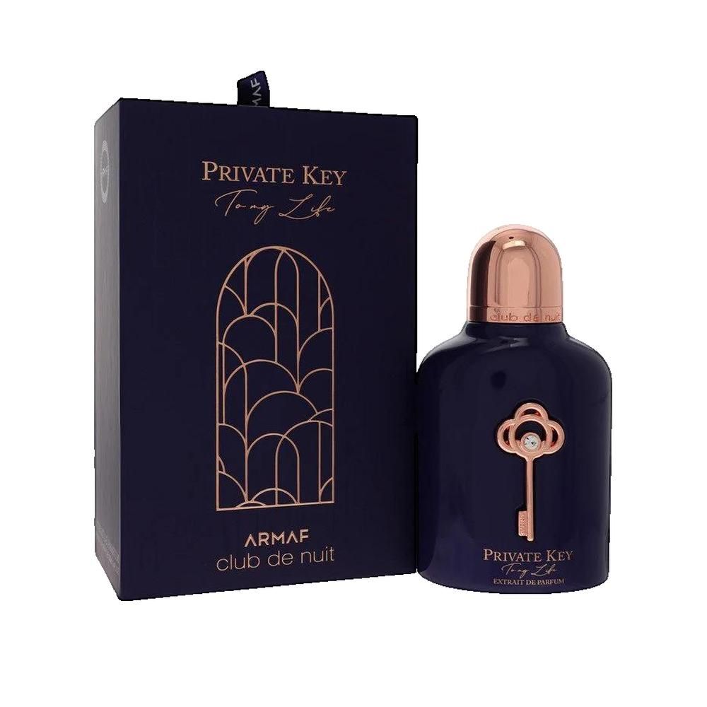 Dunkelblaue Parfumflasche mit kupferfarbenem Verschluss und Schlüssel-Design. Rechteckige Schachtel mit Logo.