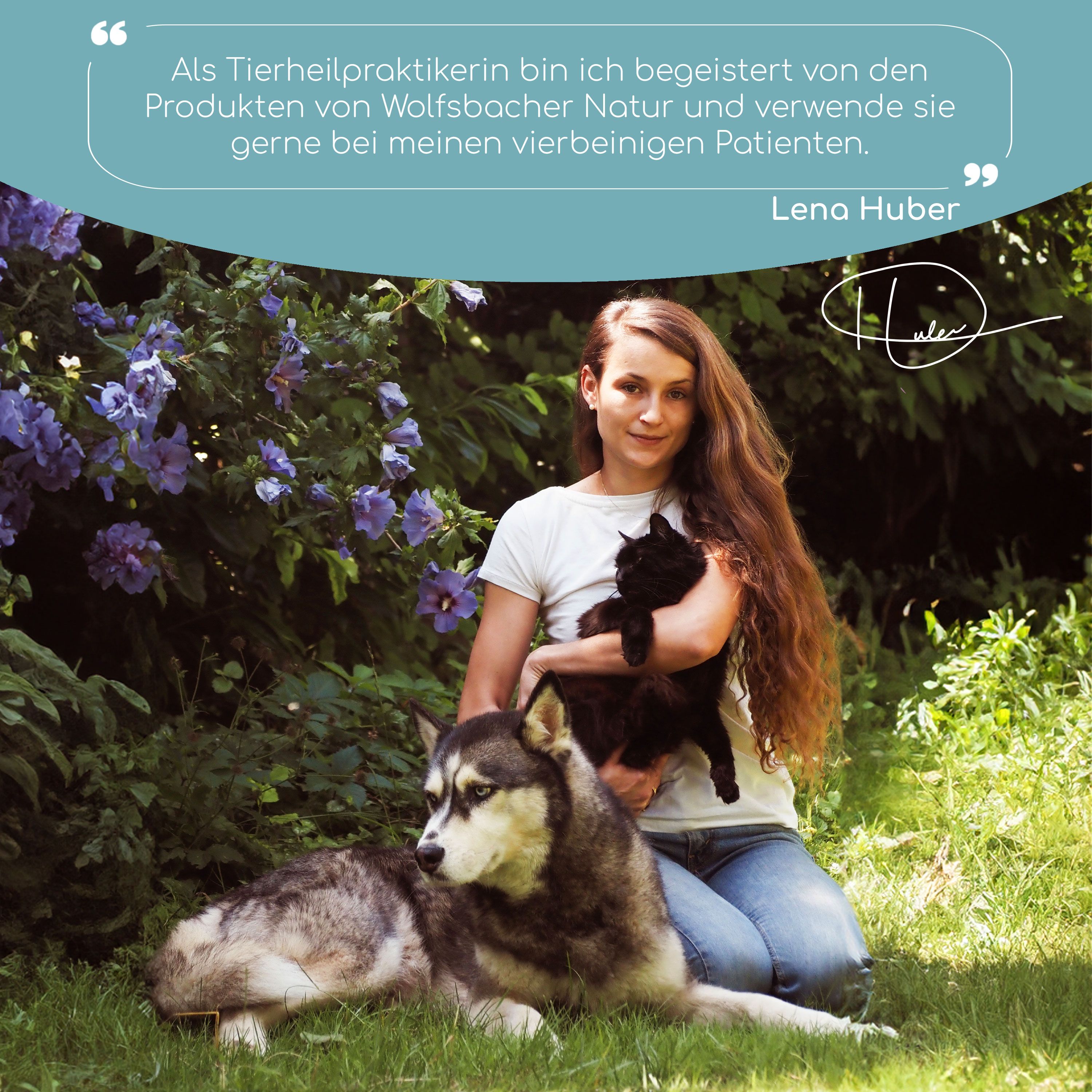 Frau mit Hund und Katze im Garten. Zitat: Begeistert von Wolfsbacher Natur Produkten. Unterschrift: Lena Huber.