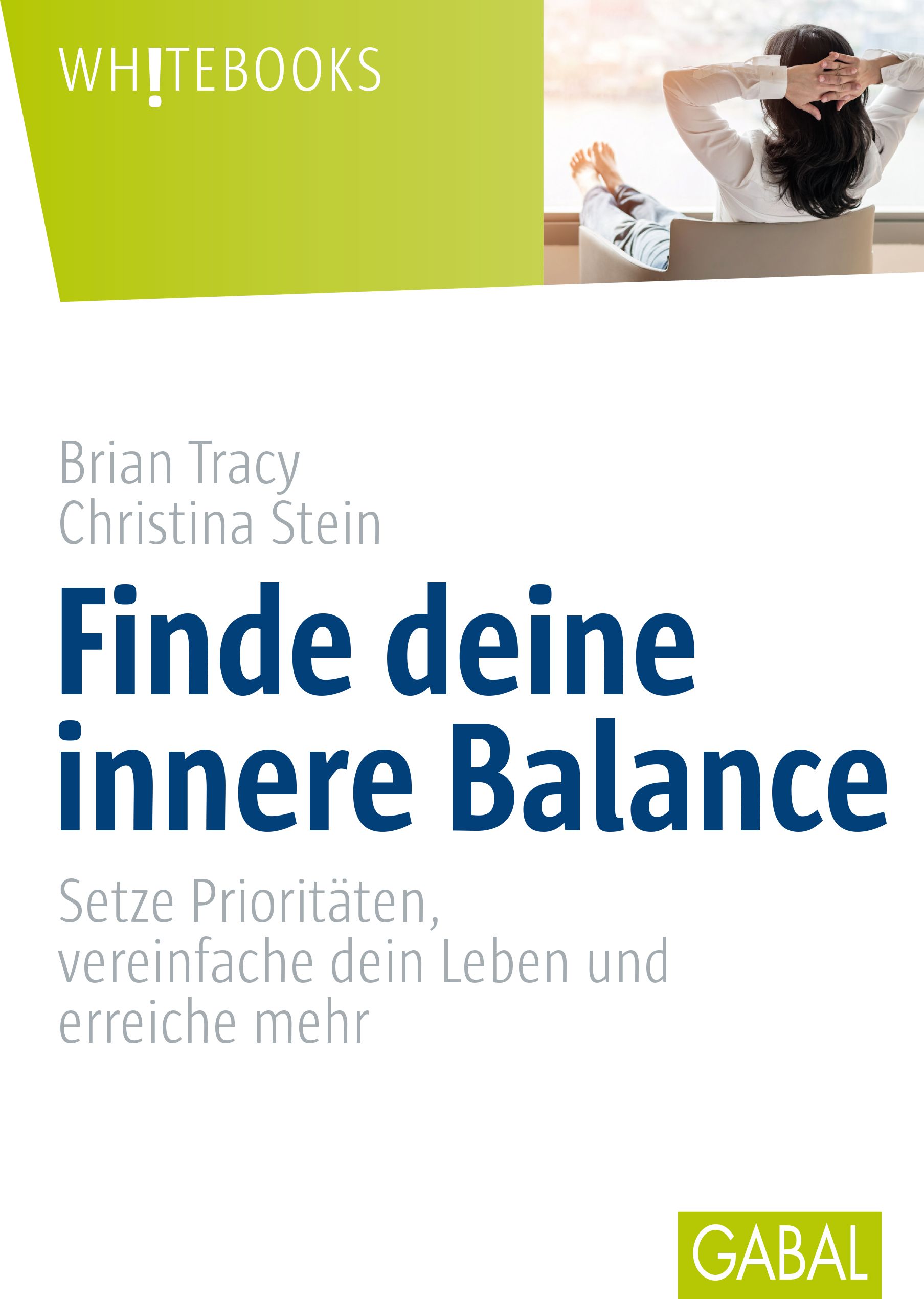 Buchcover mit Titel "Finde deine innere Balance". Autoren: Brian Tracy, Christina Stein. Verlag: GABAL. Person im Hintergrund.