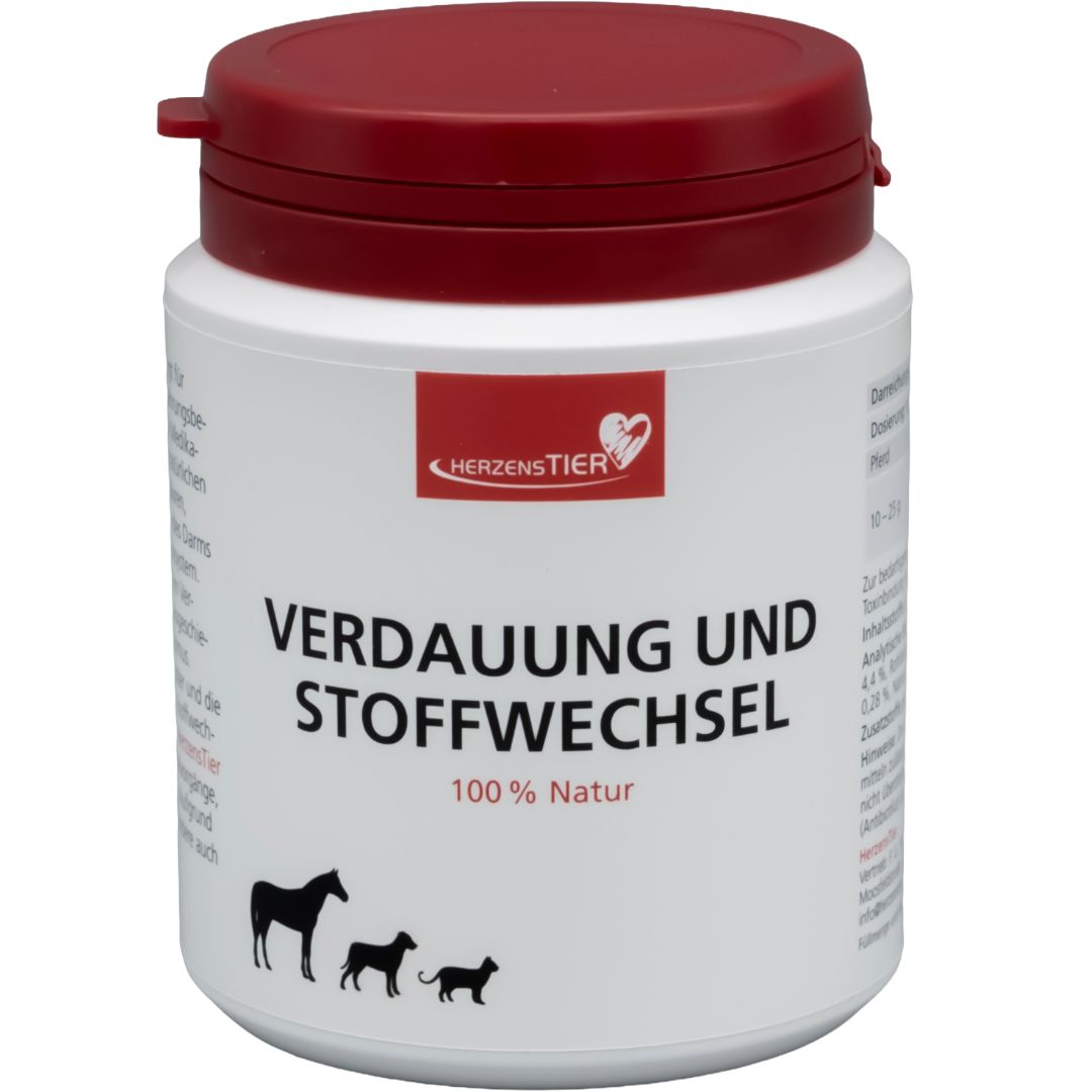 Weißes Behältnis mit rotem Deckel. Aufschrift: HerzensTier, Verdauung und Stoffwechsel, 100% Natur. Abbildung von Pferd, Hund, Katze.