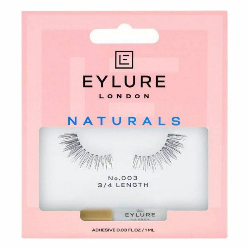 Eylure Naturals 003 Wimpern in Verpackung. Rosa Karton mit Produktnamen und Kleber. 3/4 Länge Wimpern.