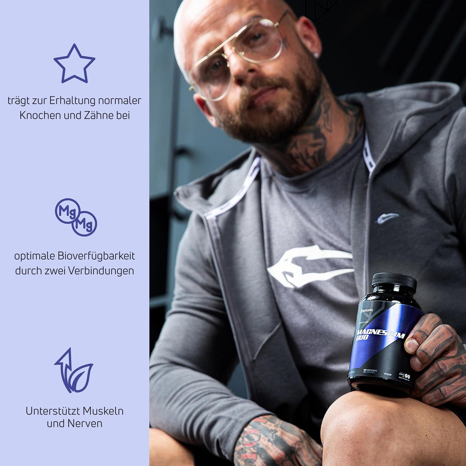 Eine Flasche Neosupps Magnesium Duo. Der Mann hält die Flasche in der Hand. Auf der Flasche steht Magnesium Duo.