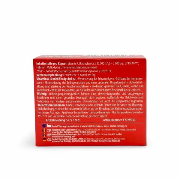 Rückseite einer roten Schachtel mit Vitamin A Kapseln. Enthält Informationen zu Inhaltsstoffen, Dosierung und Hersteller. Artikelnummer und Chargennummer.