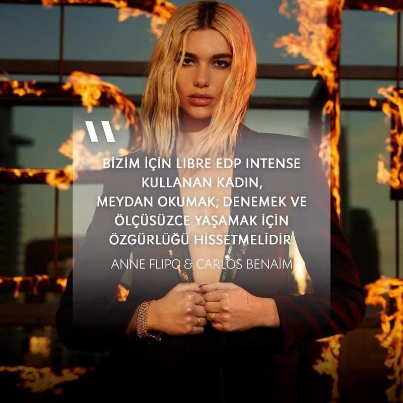 Dua Lipa in schwarzem Blazer. Text in Türkisch über Freiheit und Mut.
