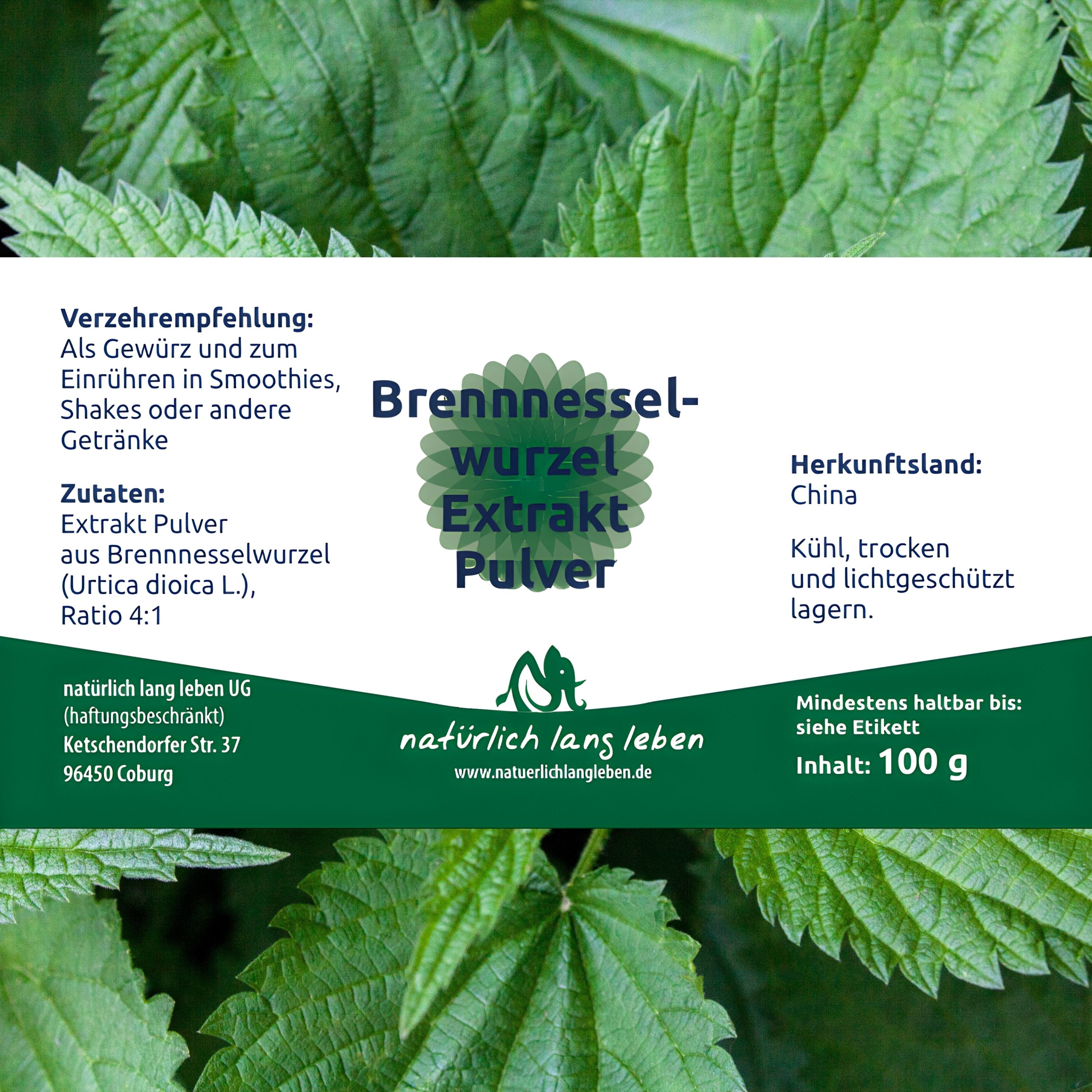 Etikett mit Produktinformationen. Text: Brennnesselwurzel Extrakt Pulver, Zutaten, Herkunftsland China, Inhalt 100 g. Grün-weißes Design.