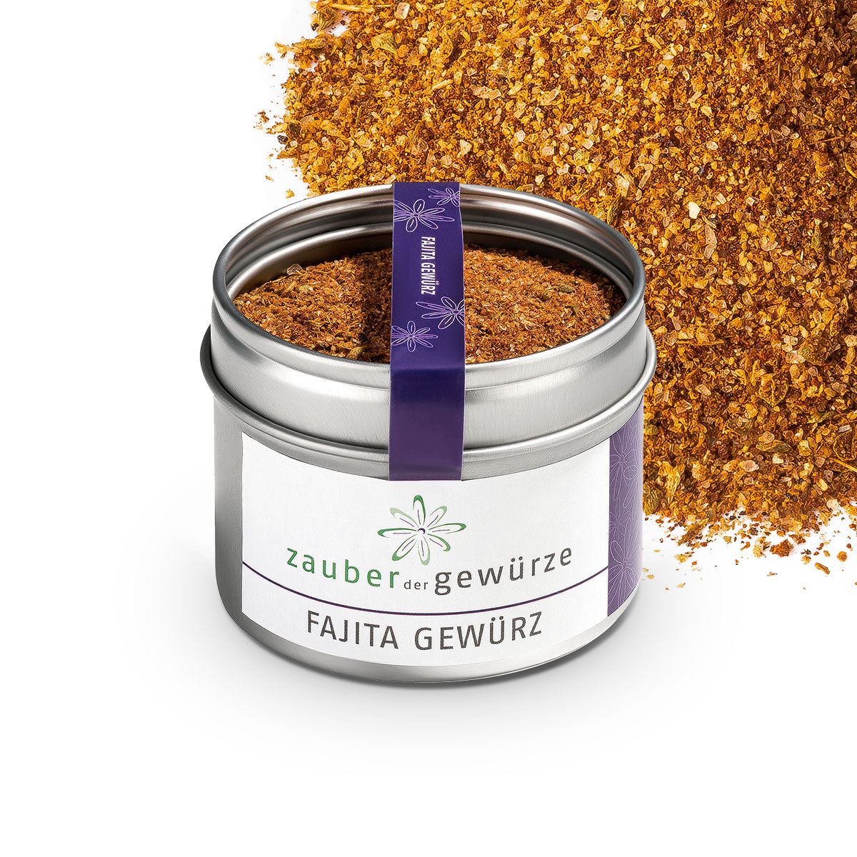 Dose Fajita-Gewürz, daneben Gewürzstreuung. Aufschrift: Zauber der Gewürze, Fajita Gewürz. Lila Band mit Schriftzug. Offene Dose mit Gewürzmischung.