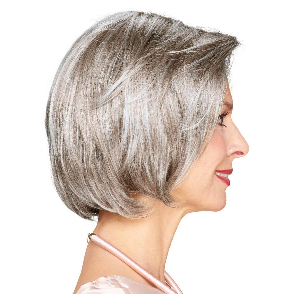 Perücke STOCKHOLM, graues Haar, Bob-Schnitt. Frau im Profil, Blick nach links.