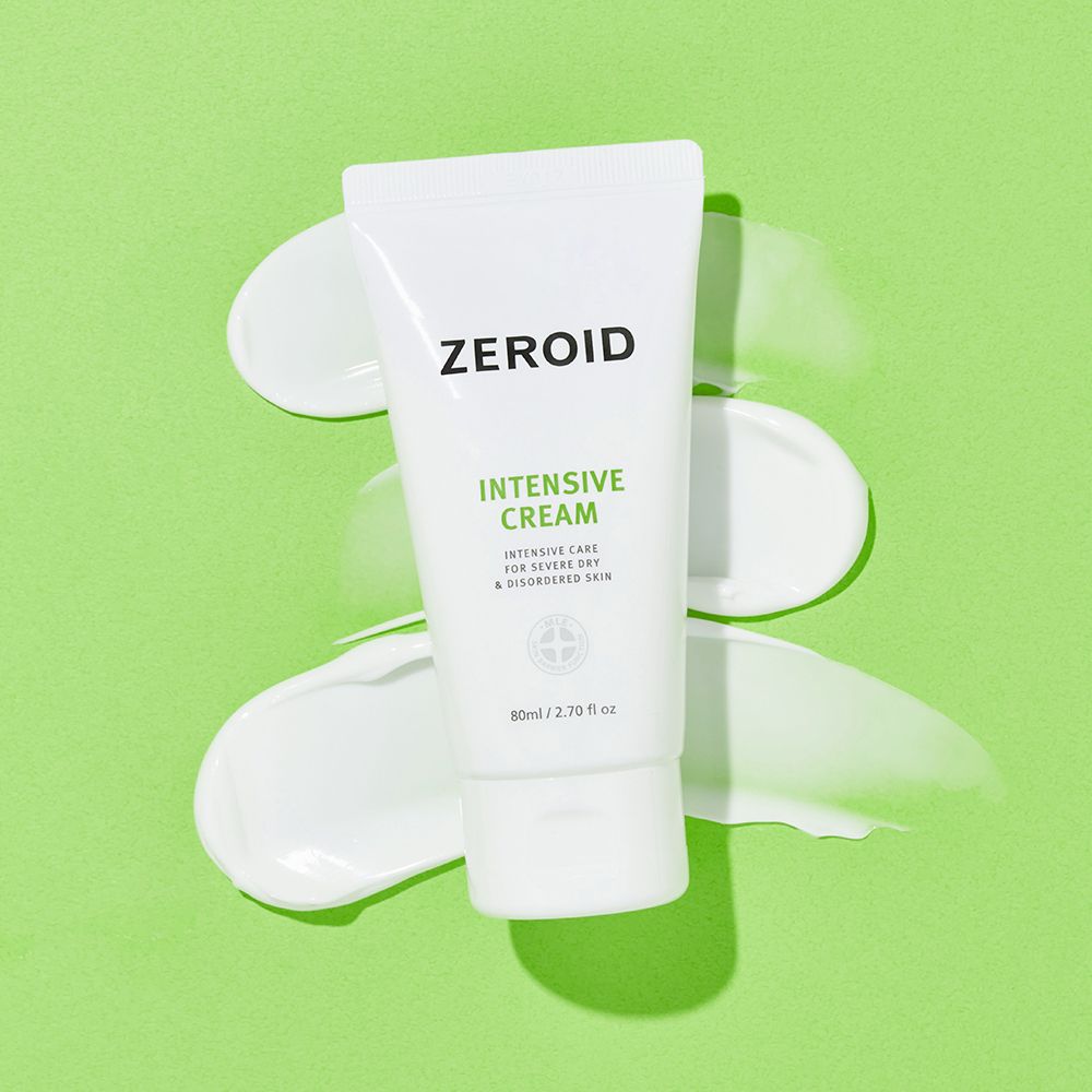 Weiße Tube auf grünem Hintergrund mit weißen Creme-Strichen. Aufschrift: ZEROID, INTENSIVE CREAM. Text: Intensive Care for severe dry & disordered skin.