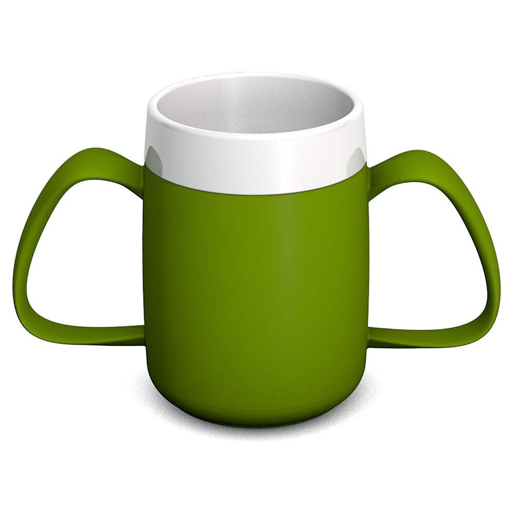 Grüner Becher mit zwei Griffen und weißem Deckel. Der Becher hat einen Trinkaufsatz.