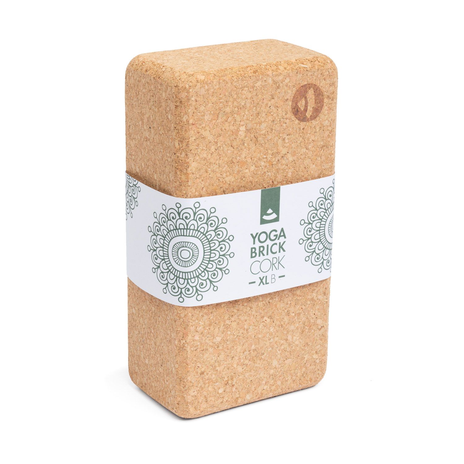 Kork-Yogablock mit weißem Band. Aufschrift: Yoga Brick Cork - XLB -. Braunes Produkt mit abgerundeten Kanten.
