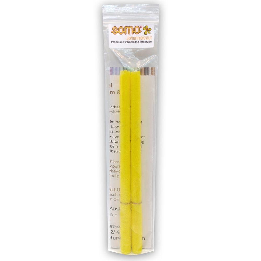 Gelbe Ohrkerzen in transparenter Verpackung. Aufdruck: somo, Johanniskraut. Zwei Kerzen, durch Gummiband fixiert.