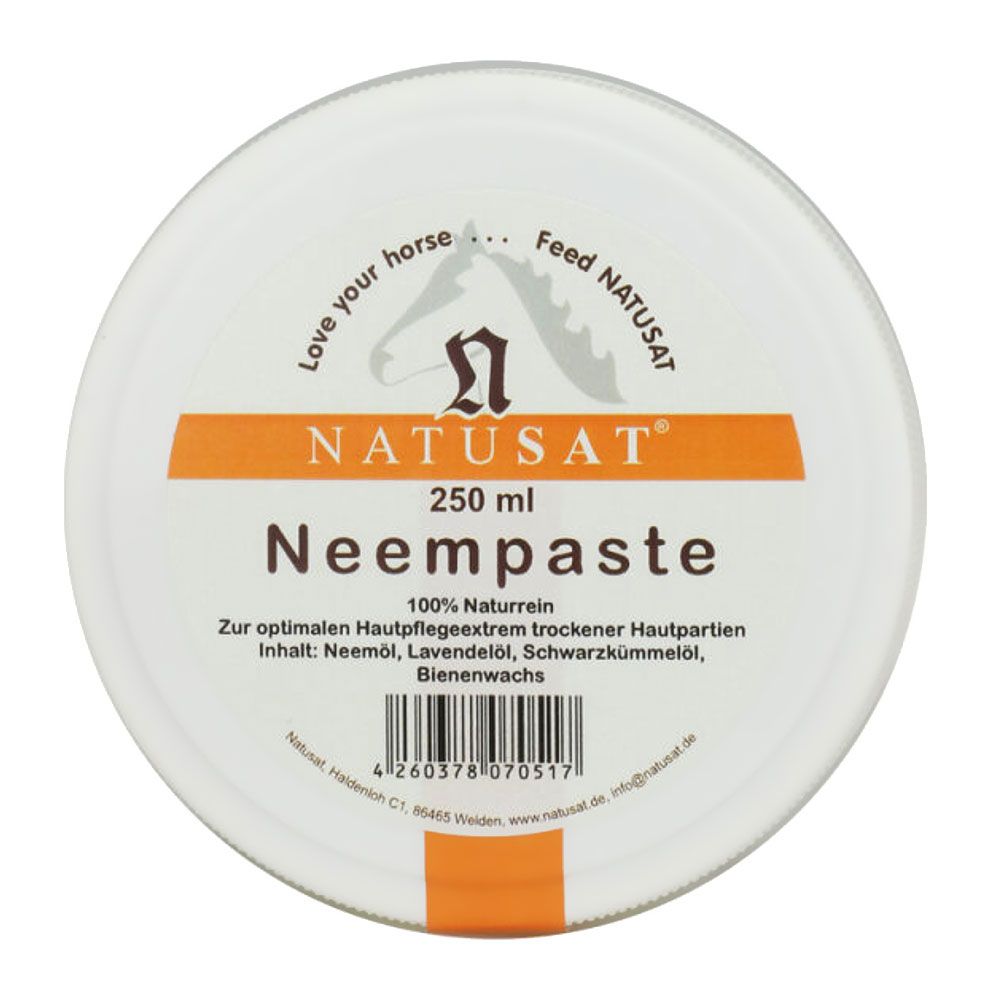 Runder Behälter mit weißem Deckel. Orangefarbener Streifen mit Produktname und Marke. Text: Natusat Neempaste, 250 ml.