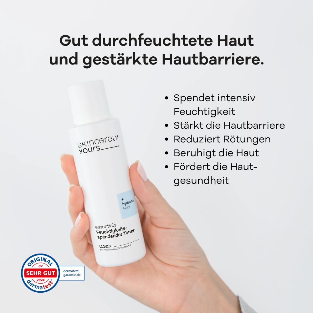 Hand hält Skincerely Yours Feuchtigkeitsspender Toner. Dermatest 'sehr gut' Siegel.