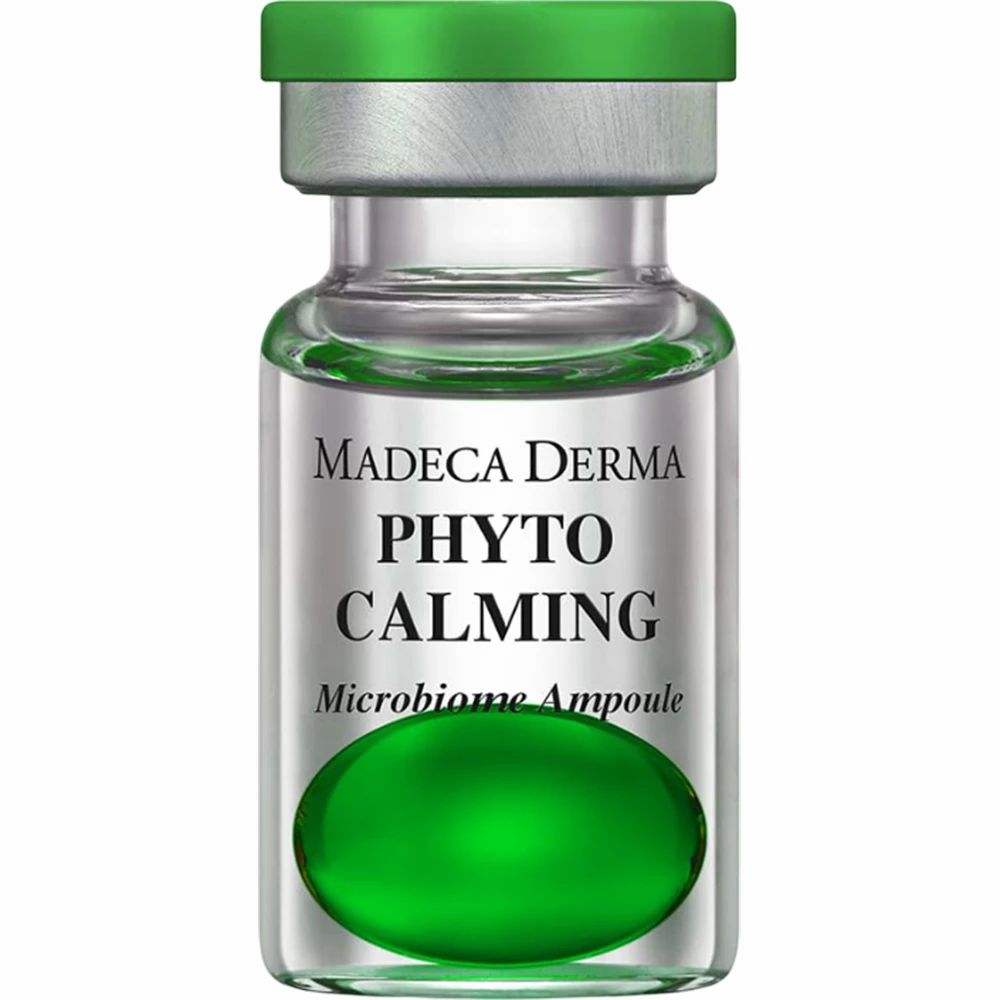 Glasampulle mit grünem Inhalt. Beschriftung: MADECA DERMA, PHYTO CALMING, Microbiome Ampoule.