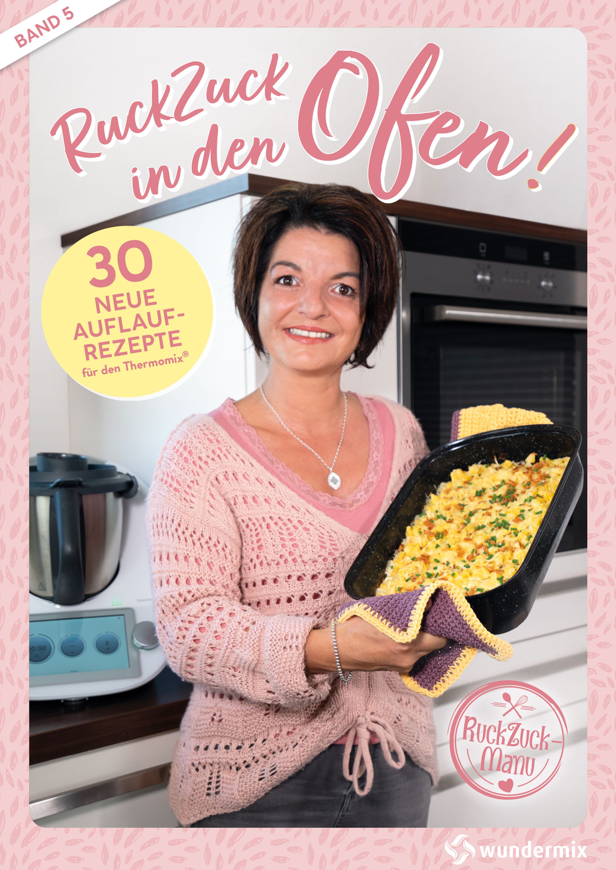 Buchcover mit Titel "RuckZuck in den Ofen!" und "30 neue Auflauf-Rezepte". Frau hält Auflauf in schwarzer Form.
