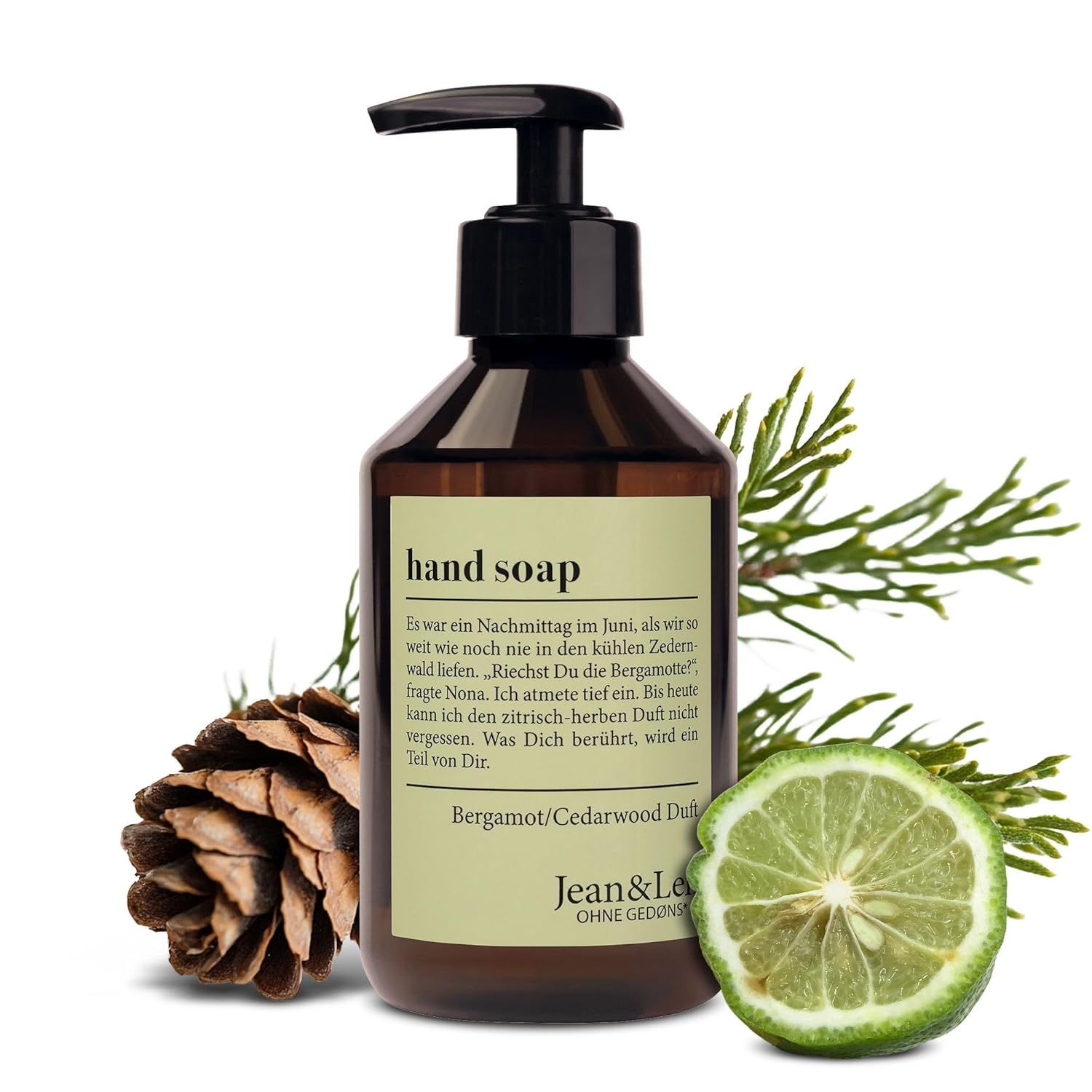 Braune Flasche mit schwarzem Pumpkopf. Aufschrift: hand soap, Bergamot/Cedarwood Duft. Jean & Len Logo. Tannenzapfen, Zweig und Zitrone.