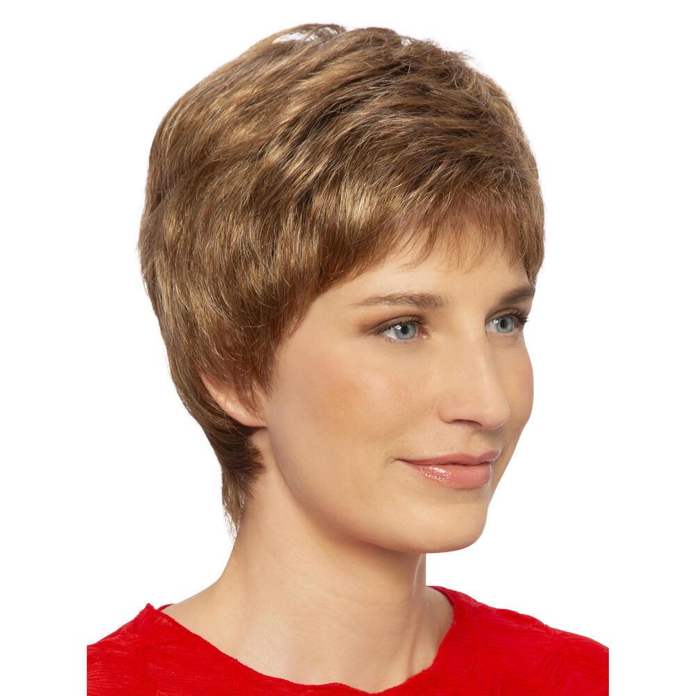 Kurzhaarperücke, braun-blond, mit Pony. Frontalansicht einer Frau.