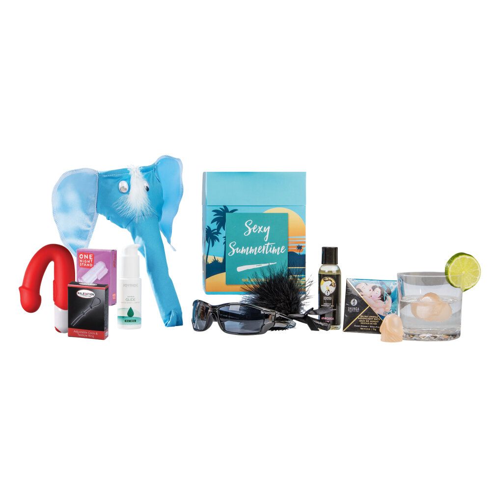 Verschiedene Produkte, darunter eine blaue Elefantenmaske, eine Box mit "Sexy Summertime" Aufschrift, eine Sonnenbrille und ein Cocktail.