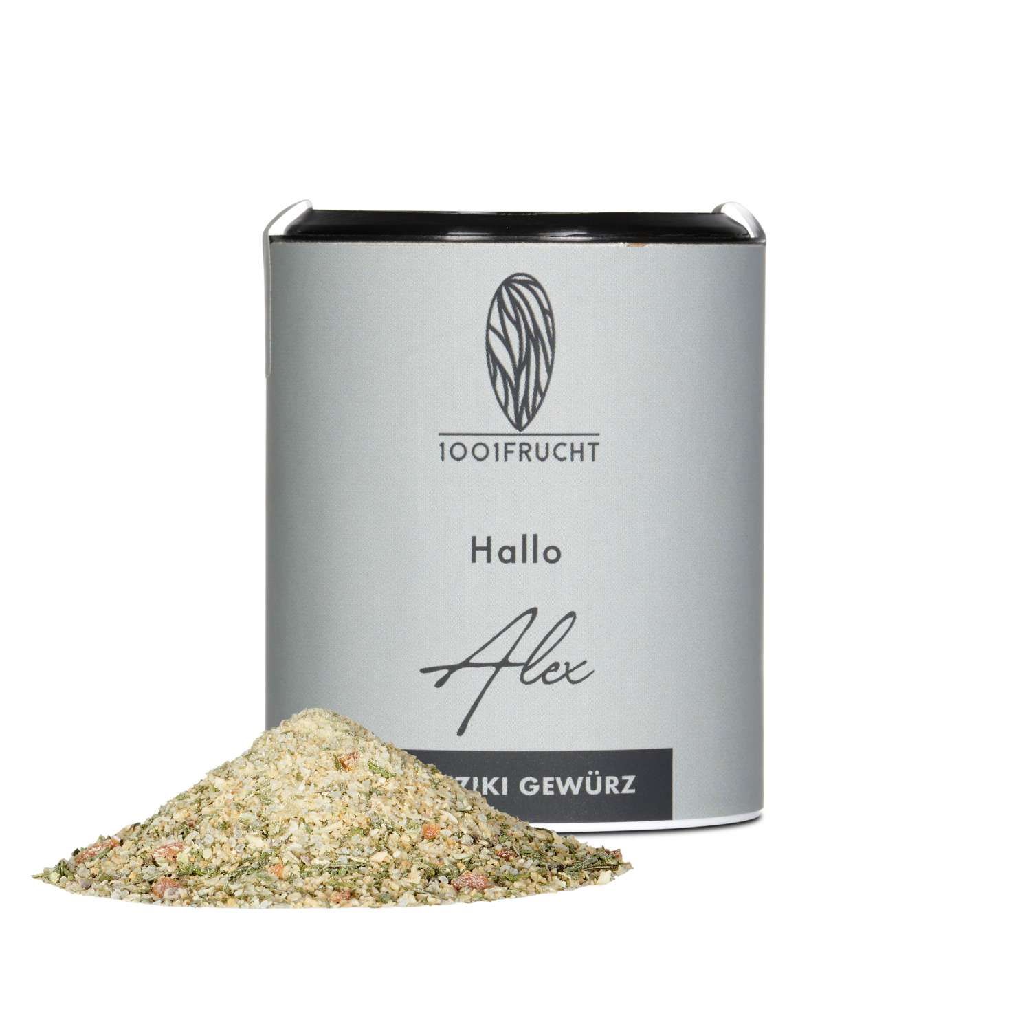 Zylindrische Dose mit Gewürzmischung. Aufschrift: 1001Frucht, Hallo Alex, Tzatziki Gewürz. Gewürzhaufen davor.