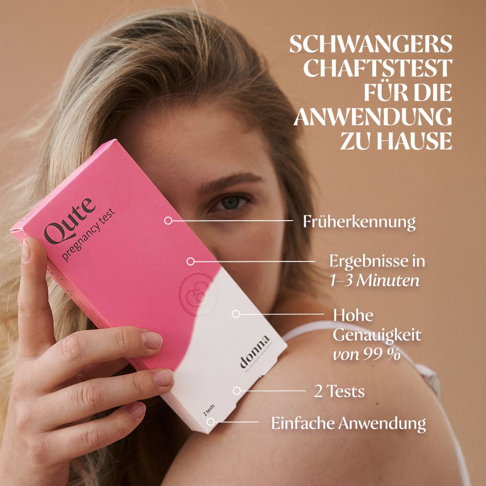Rosa Verpackung, Aufdruck: Qute pregnancy test. Frau hält die Packung. Text: Früherkennung, Ergebnisse in 1-3 Minuten, hohe Genauigkeit von 99%.
