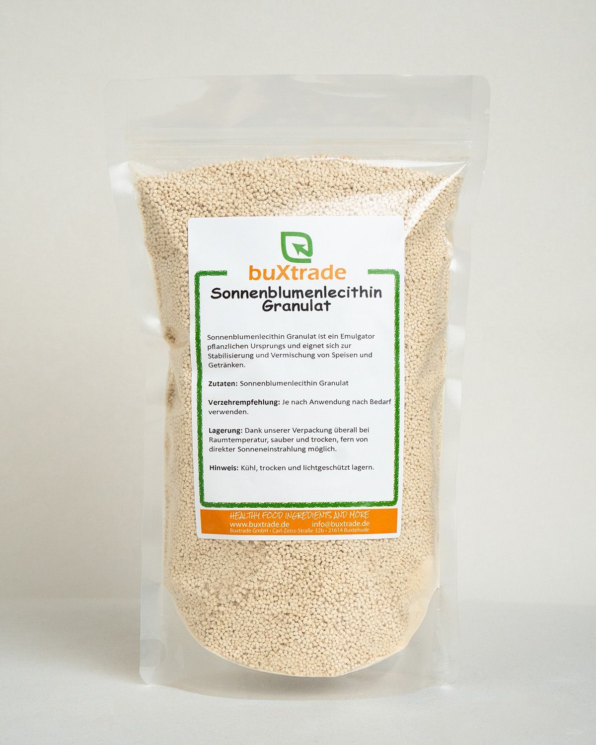 Verpackung mit buXtrade Sonnenblumenlecithin Granulat. Das Granulat ist hellgelb und fein.