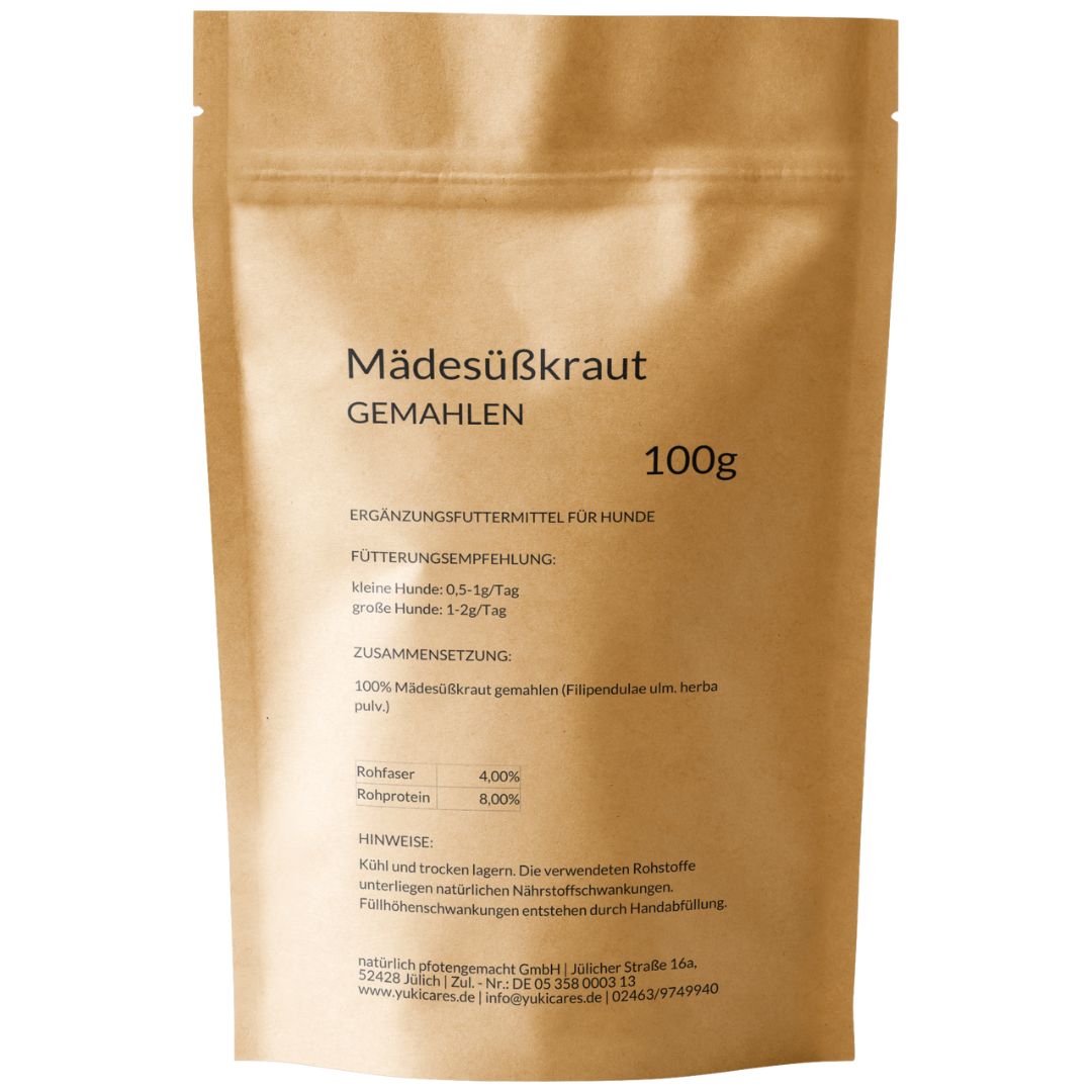 Beutel mit Aufschrift „Mädesüßkraut gemahlen“. Enthält 100g. Ergänzungsfuttermittel für Hunde. Angaben zu Fütterungsempfehlung und Zusammensetzung.