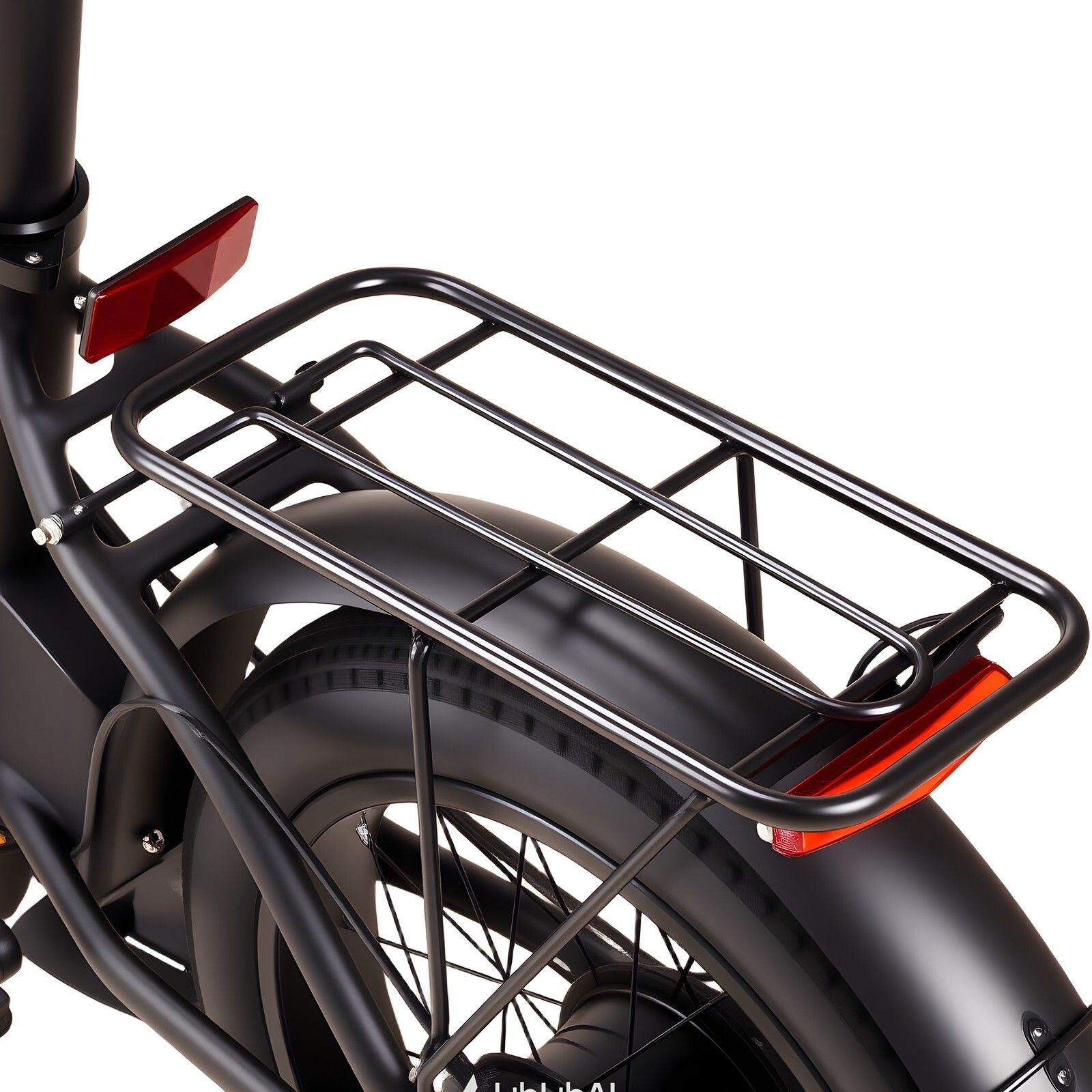 Gepäckträger und Rücklicht an einem schwarzen Fahrrad. Metallkonstruktion. Reflektoren.