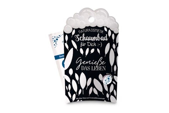 Confezione nera con motivo a foglie bianche. Testo: Schaumbad für Dich :-) Genieße das Leben. Naturkosmetik.