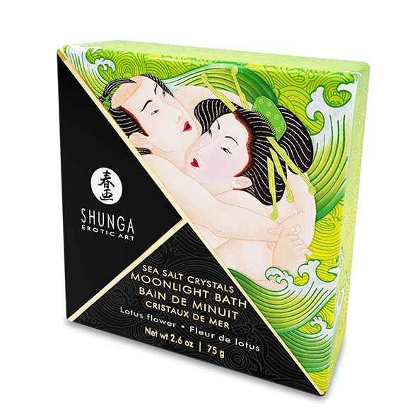 Verpackung mit Illustration und Schriftzug "Shunga". Text: "Sea Salt Crystals Moonlight Bath".