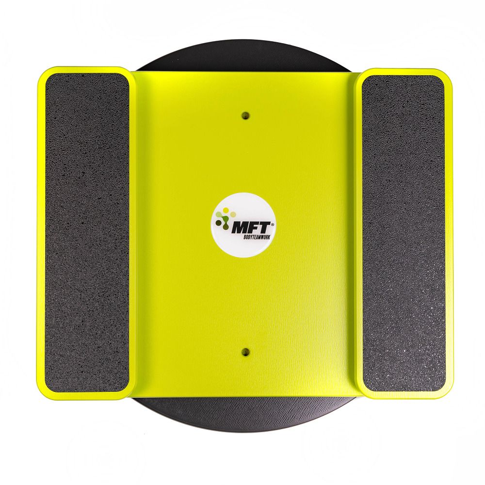 Draufsicht auf grünes Balance-Board mit zwei schwarzen Trittflächen. Schwarze Basis. MFT-Logo.