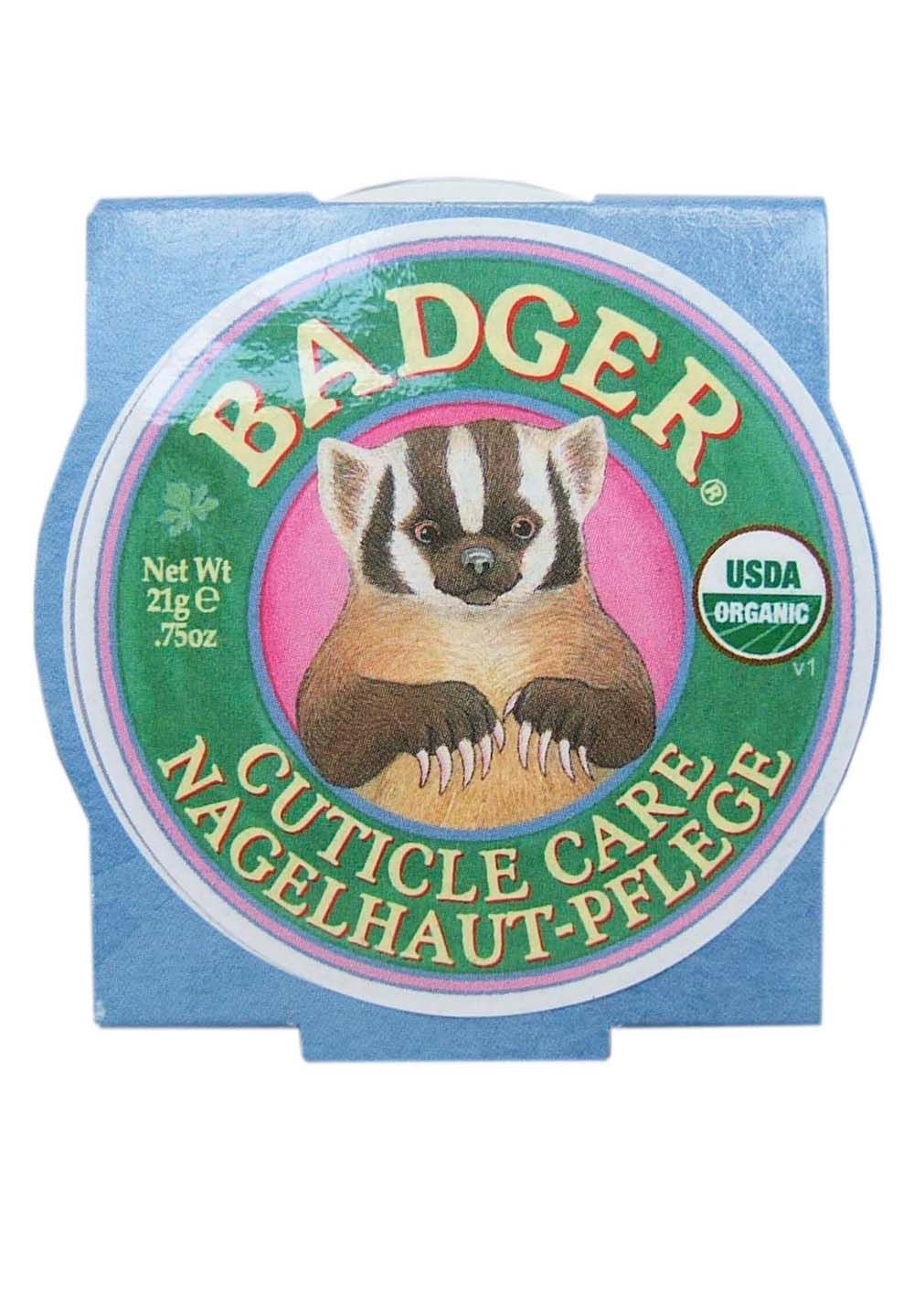 Quadratische Verpackung mit rundem Etikett. Produktname und Bär-Illustration. USDA Organic Siegel.