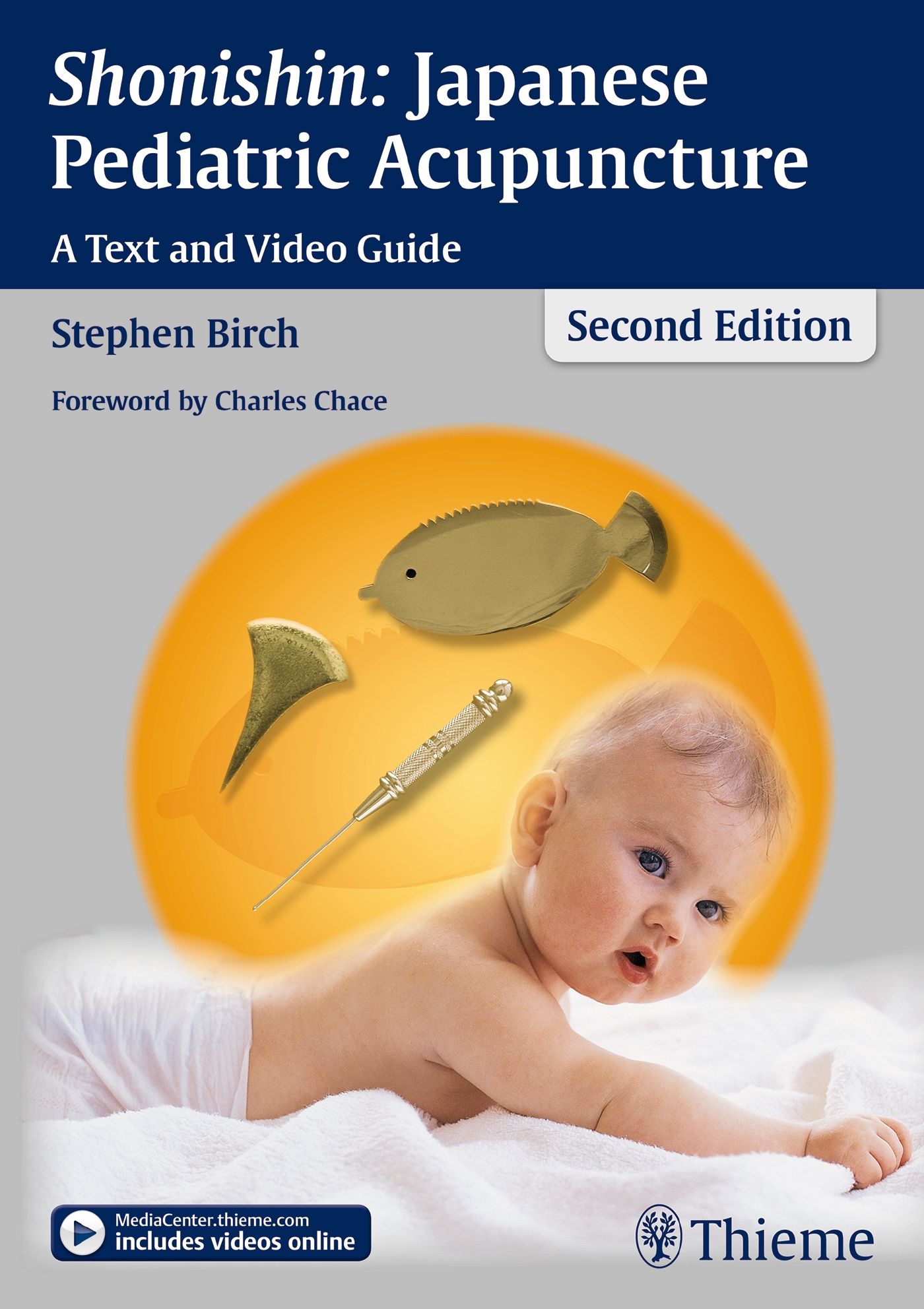 Buchcover: Shonishin: Japanese Pediatric Acupuncture. Zweite Auflage. Autor: Stephen Birch. Mit Baby, Akupunkturwerkzeugen und Logo Thieme.