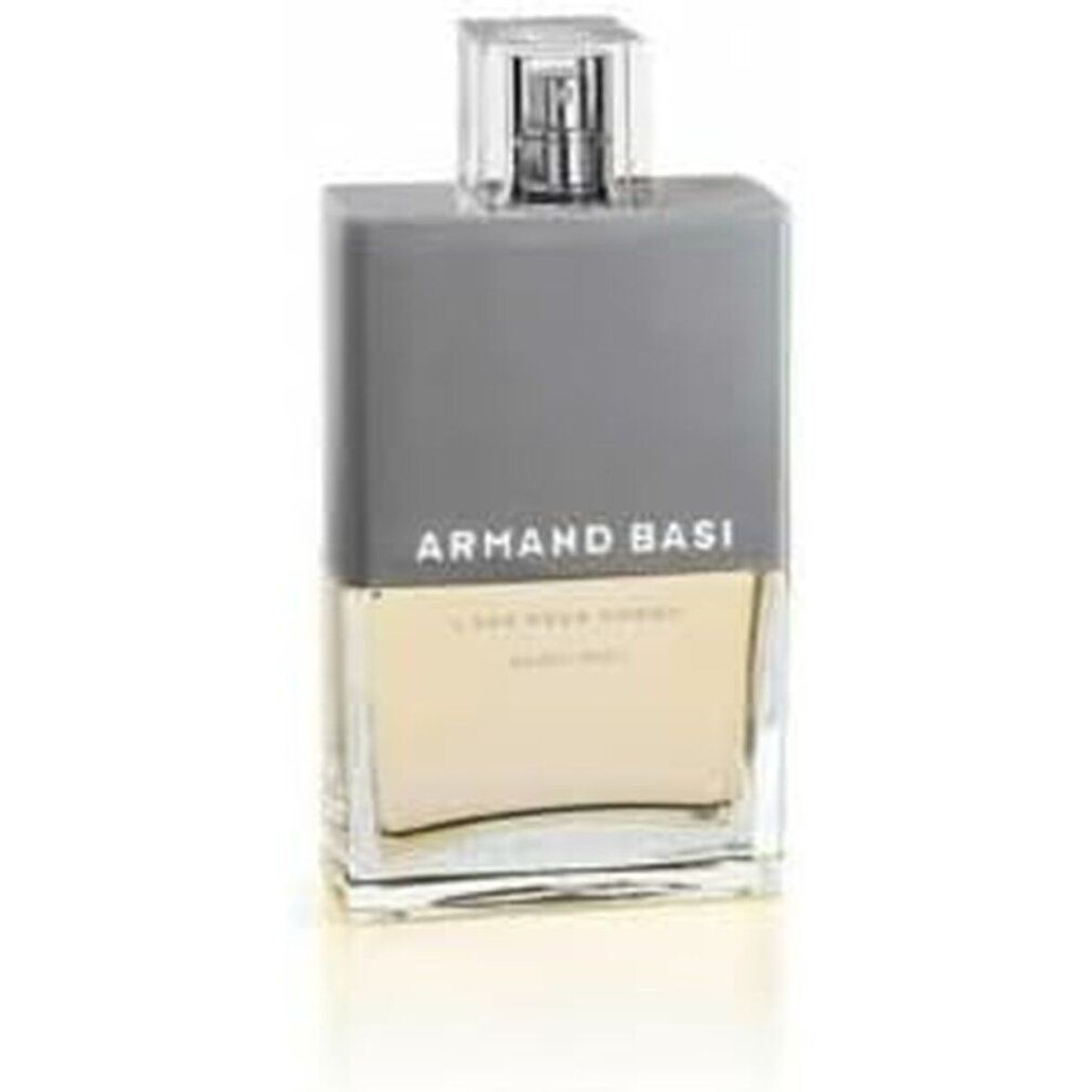 Armand Basi l'Eau Pour Homme Flakon. Rechteckiger Flakon mit grauem Deckel und Sprühkopf. Klarer Glasbehälter mit gelblicher Flüssigkeit.