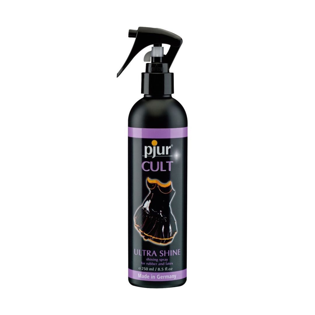 Schwarze Flasche mit Sprühkopf. Aufschrift: pjur CULT ULTRA SHINE. Illustration eines Kleides. Text: shining spray for rubber & latex.