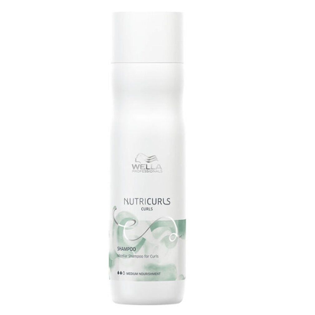 Weiße Shampoo-Flasche mit Wella-Logo und Nutricurls-Schriftzug. Text: Shampoo, für lockiges Haar.