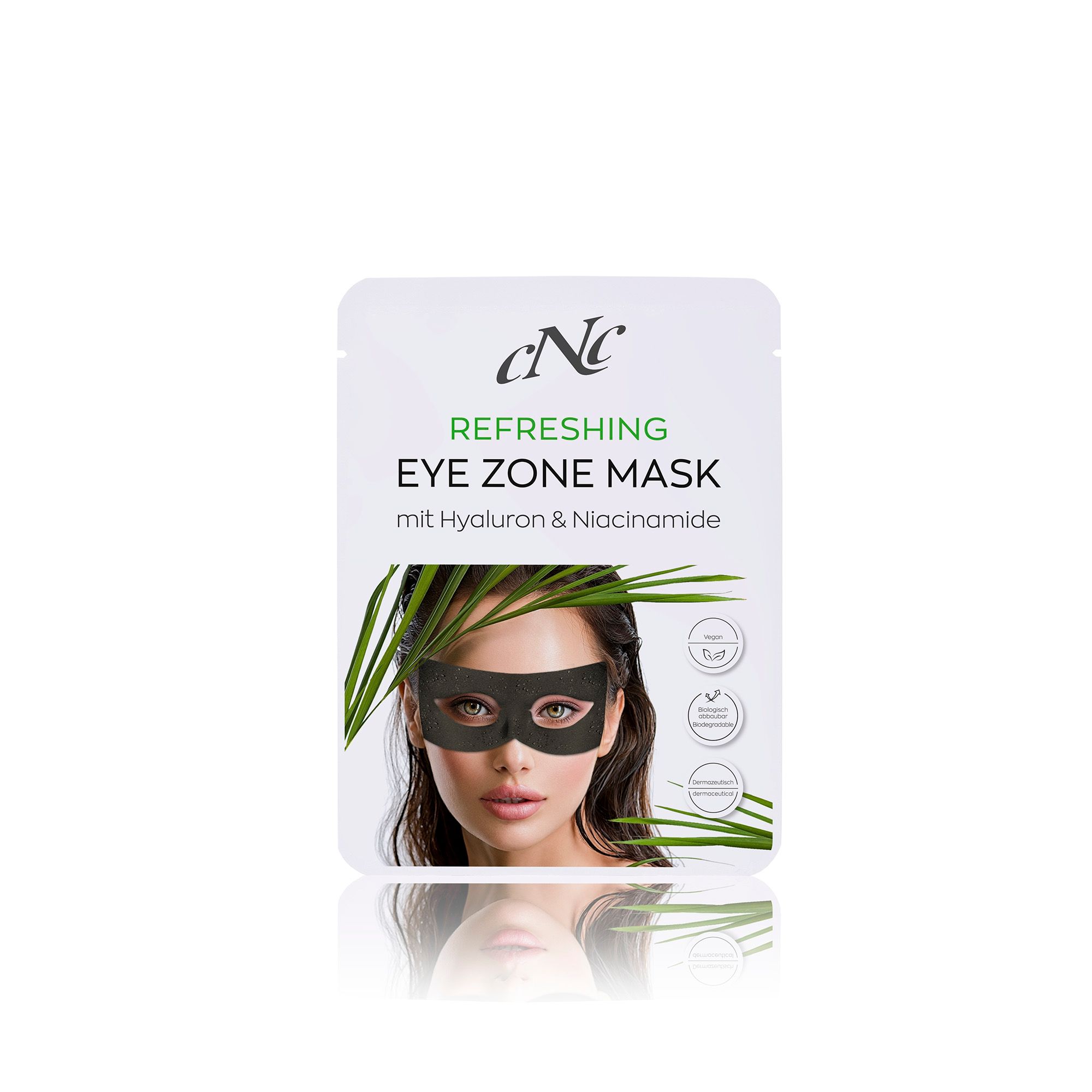 Verpackung mit CNC Refreshing Eye Zone Mask. Aufdruck: Refreshing Eye Zone Mask mit Hyaluron & Niacinamide. Abgebildet: Frau mit Augenmaske.