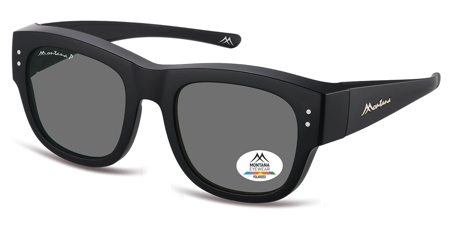 Schwarze Montana Eyewear Zaria Sonnen-Überbrille. Seitliche Ansicht, graue Gläser, weißes Logo. Polarisierte Gläser.