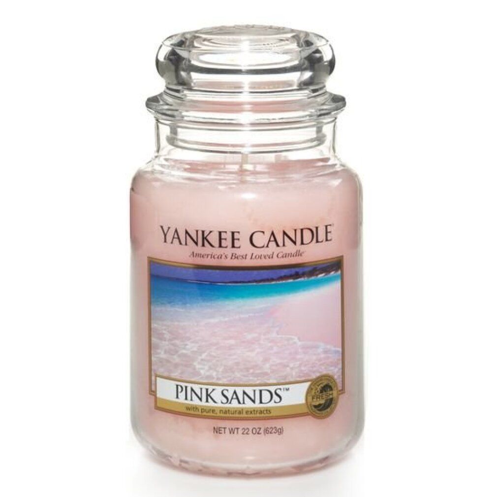 Yankee Candle Pink Sands im Glas. Rosa Wachs, Etikett mit Strandmotiv. Deckel aus Glas. Netto 22 oz (623g).