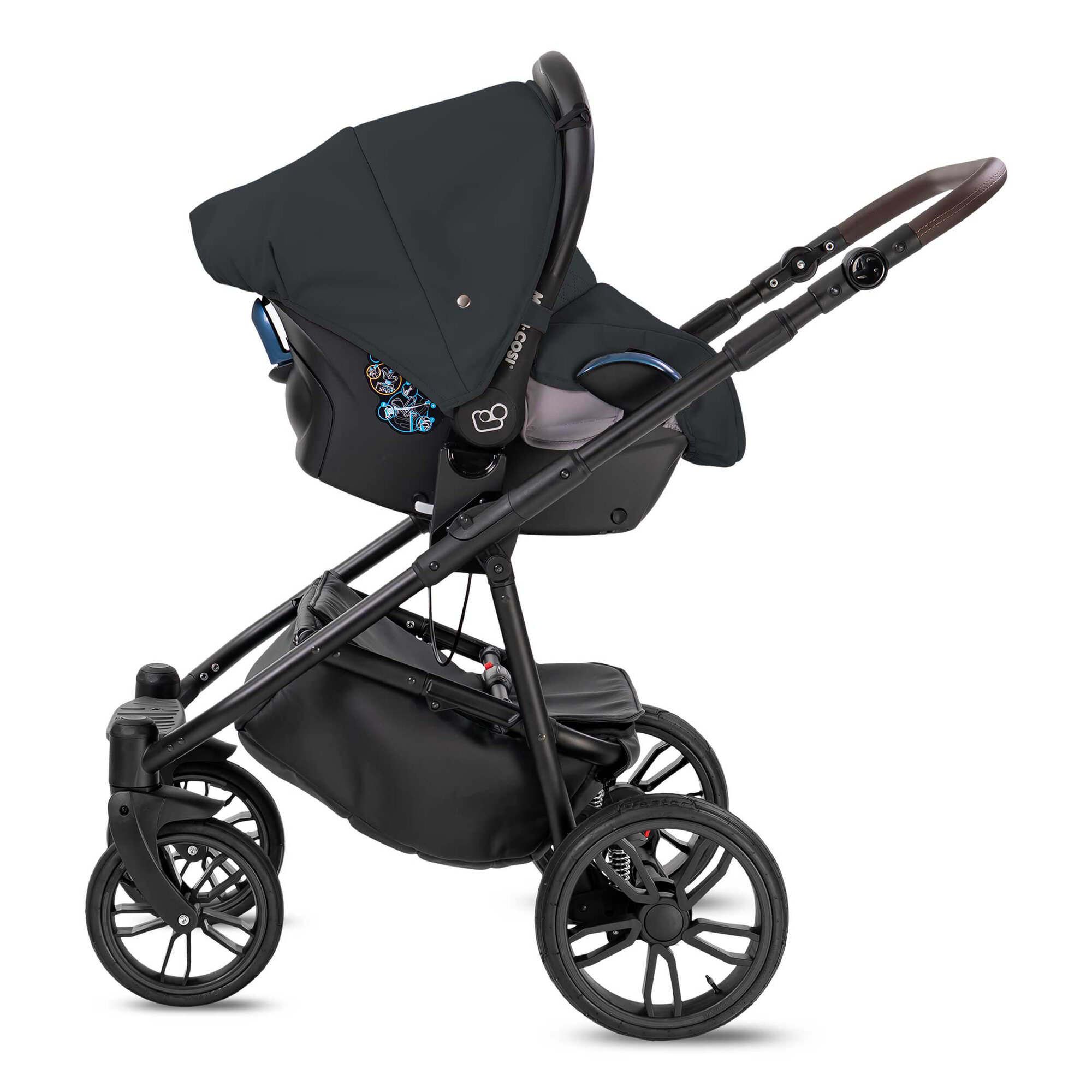 Kombikinderwagen mit Babyschale. Dunkelgrau, schwarzes Gestell, brauner Griff. Große Räder.