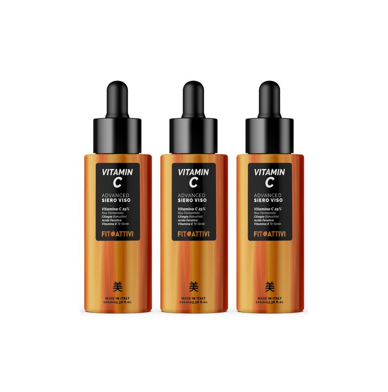 Drei Flaschen mit schwarzem Deckel und Pipette. Aufschrift: Vitamin C, Advanced Siero Viso. Marke: Fit Attivi. Goldfarbener Hintergrund.