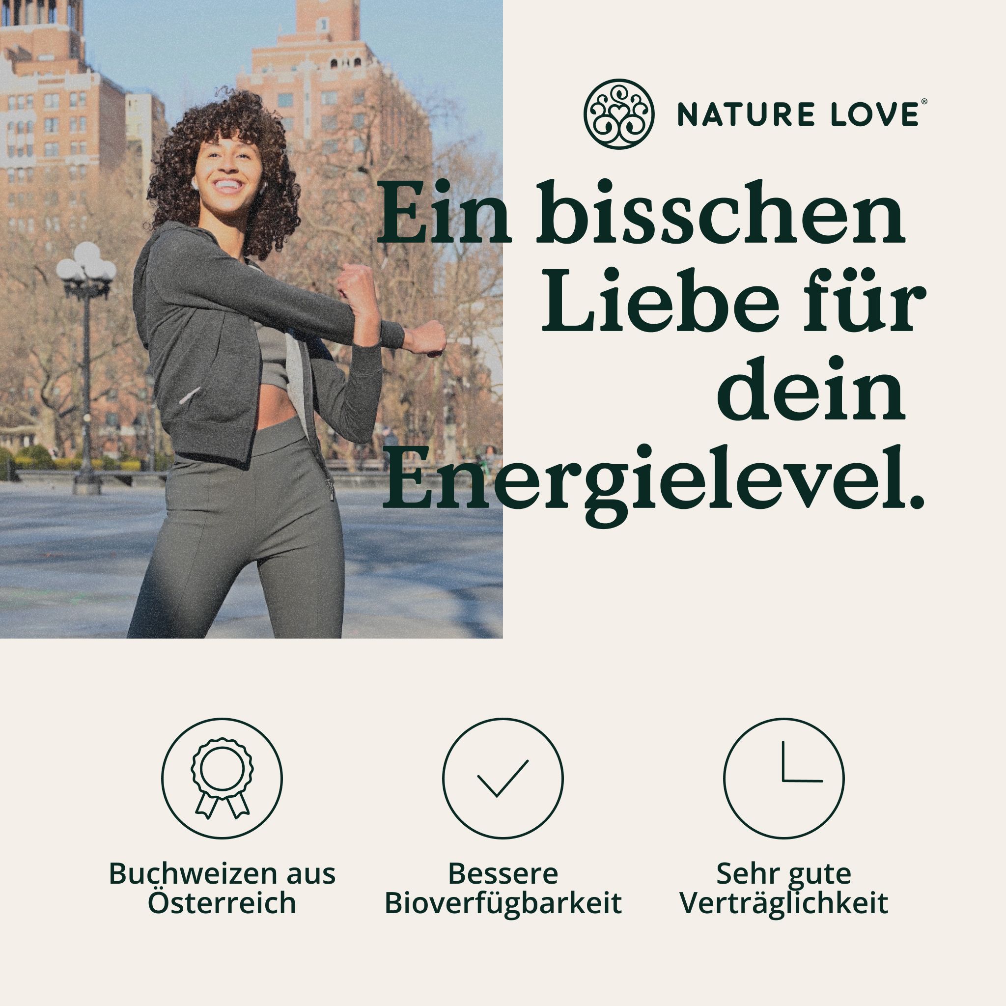 Frau in Bewegung vor städtischer Kulisse, Text: Ein bisschen Liebe für dein Energielevel.