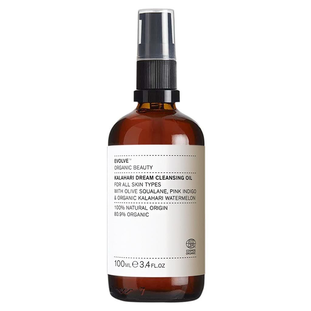 Braune Glasflasche mit Zerstäuber. Aufkleber mit Produktinformationen: Kalahari Dream Cleansing Oil, 100% Natural Origin, 80.9% Organic.