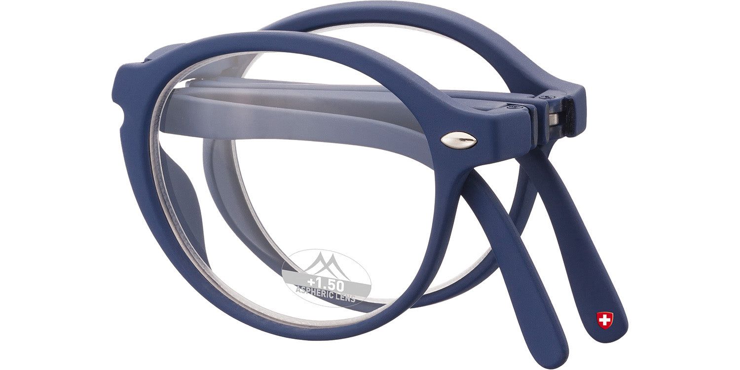 Zusammengeklappte blaue Lesebrille. Schweizer Kreuz am Bügel. Logo und Stärke auf dem Glas.